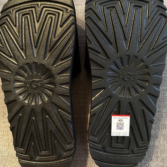 UGG Slides - Picture 2 of 3